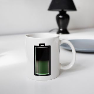 mug batterie thermoréactif kikkerland